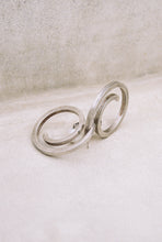 Load image into Gallery viewer, Brushed Spiral Hoops with Pearl Drops
