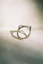 Load image into Gallery viewer, Modernist Twisted Square Top Ring
