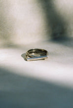 Load image into Gallery viewer, Modernist Twisted Square Top Ring
