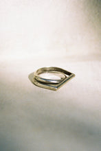 Load image into Gallery viewer, Modernist Twisted Square Top Ring
