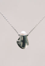 Load image into Gallery viewer, Aesa Small Pata Suave Necklace
