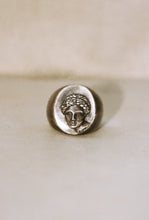 Load image into Gallery viewer, Aesa La Vidente Signet Ring
