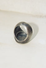 Load image into Gallery viewer, Aesa La Vidente Signet Ring
