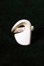 Load image into Gallery viewer, David Andersen Swoop Ring
