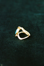 Load image into Gallery viewer, Modernist Sculptural Turquoise Gold Ring
