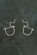 Load image into Gallery viewer, Abstract Wire Earrings with Black Pearl
