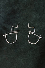 Load image into Gallery viewer, Abstract Wire Earrings with Black Pearl
