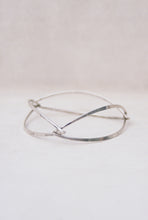 Load image into Gallery viewer, Wire Linked Modernist Bangle
