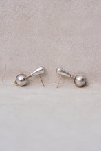 Load image into Gallery viewer, Gold Wrapped Sphere Drops
