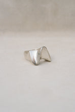 Load image into Gallery viewer, Chunky Spanish Modernist Wave Ring
