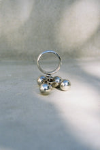 Load image into Gallery viewer, Spinning Four Sphere Ring

