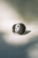 Load image into Gallery viewer, Carved Drawing Signet Ring
