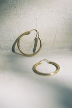 Load image into Gallery viewer, GOLD HOOPS 5
