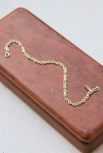 Load image into Gallery viewer, Gold Infinity Link Chain Bracelet
