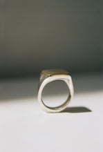 Load image into Gallery viewer, Two-Tone Table Signet
