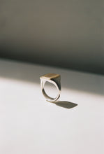 Load image into Gallery viewer, Two-Tone Table Signet
