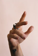 Load image into Gallery viewer, Modernist Twisted Nailhead Ring
