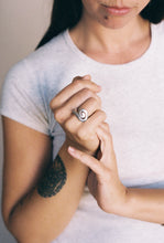 Load image into Gallery viewer, 90's Deadstock Spiral Top Ring

