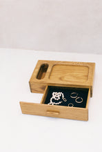 Load image into Gallery viewer, 1980’s Jewelry Box with Top Organizer
