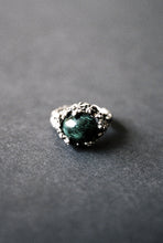 Load image into Gallery viewer, Coral Reef Brutalist Malachite Ring
