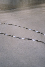 Load image into Gallery viewer, Subtle Twist Link Chain
