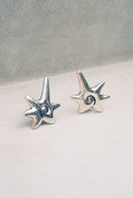 Load image into Gallery viewer, Casa Spratling Concha Spiral Earrings
