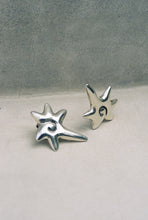 Load image into Gallery viewer, Casa Spratling Concha Spiral Earrings
