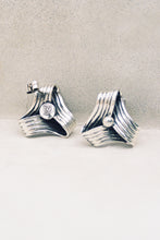 Load image into Gallery viewer, Casa Spratling Twisted Ribbon Earrings
