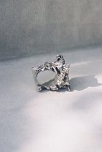 Load image into Gallery viewer, Chunky Brutalist Flower Ring
