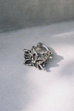Load image into Gallery viewer, Chunky Brutalist Flower Ring
