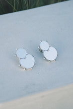 Load image into Gallery viewer, Casa Spratling Double Dotted Disc Earrings
