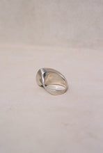 Load image into Gallery viewer, Artist Signed Asymmetric Pearl Shield Ring
