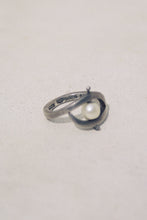Load image into Gallery viewer, Taxco Suspended Pearl Eye Ring

