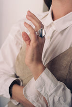 Load image into Gallery viewer, Henning Ulrichsen Open Crest Ring
