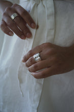 Load image into Gallery viewer, Casa Spratling Triple Ball Dome Ring
