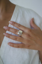 Load image into Gallery viewer, Casa Spratling Triple Ball Dome Ring
