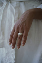 Load image into Gallery viewer, Casa Spratling Dotted Cigar Band

