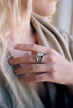 Load image into Gallery viewer, Artist Signed Asymmetric Pearl Shield Ring
