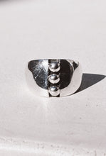 Load image into Gallery viewer, Casa Spratling Triple Ball Dome Ring
